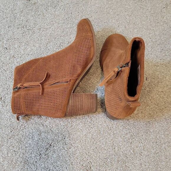 TOMS Ankle Booties Lunata Brown Suede Perforated Booties Size 7.5 - Picture 4 of 7